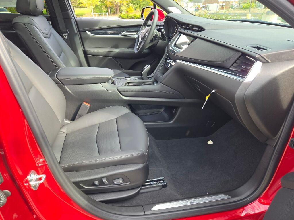 new 2025 Cadillac XT5 car, priced at $52,315