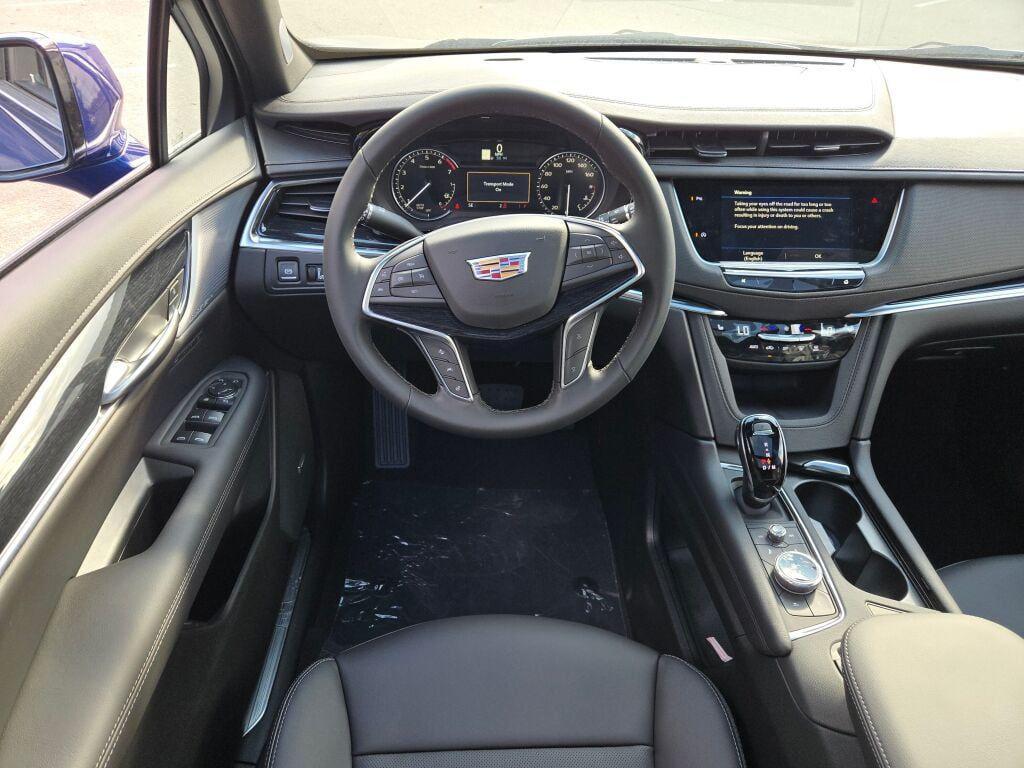 new 2025 Cadillac XT5 car, priced at $45,997