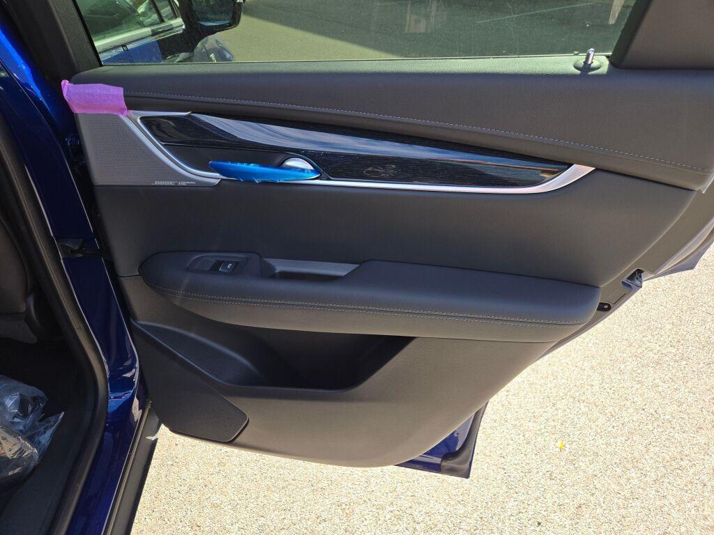 new 2025 Cadillac XT5 car, priced at $45,997