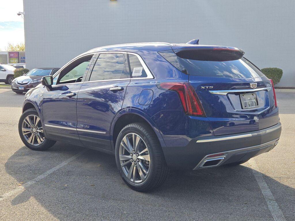 new 2025 Cadillac XT5 car, priced at $45,997