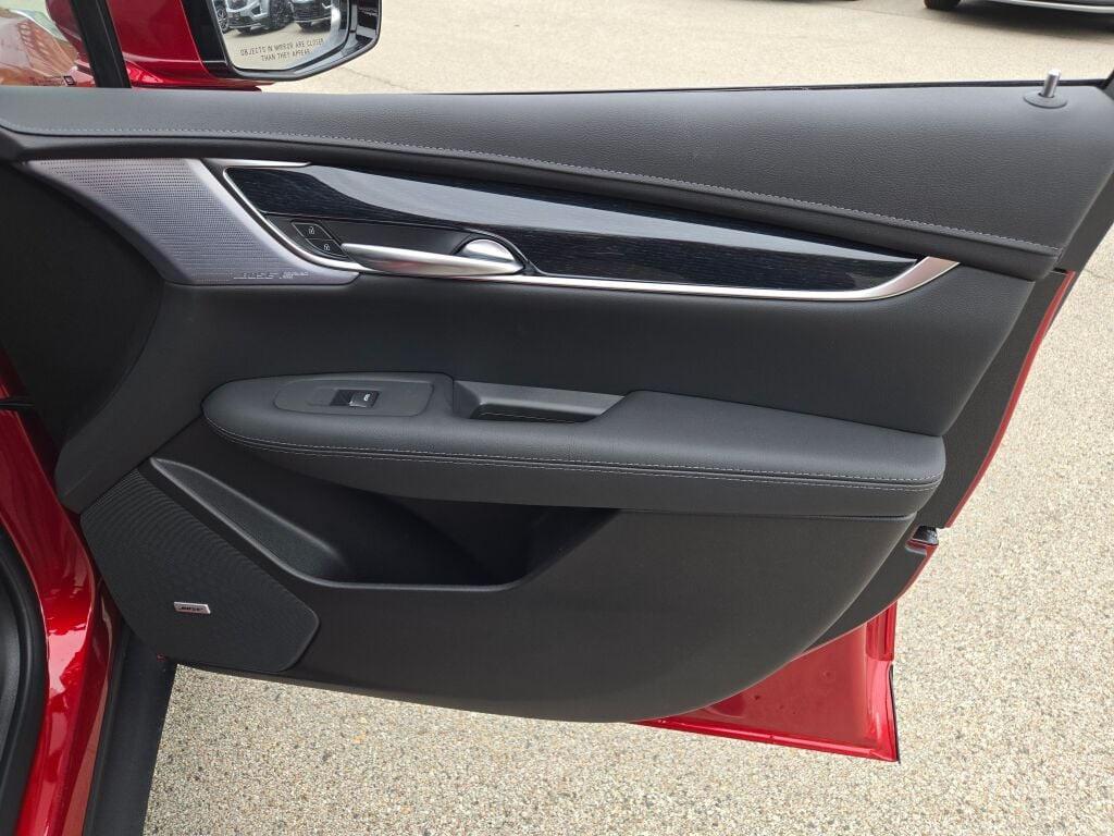 new 2025 Cadillac XT5 car, priced at $48,597