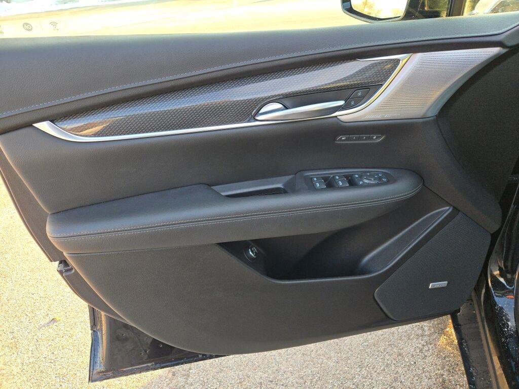 used 2023 Cadillac XT5 car, priced at $35,670