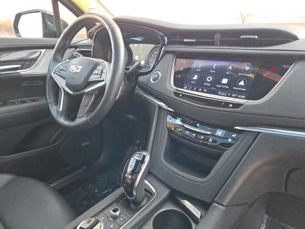 used 2023 Cadillac XT5 car, priced at $35,670