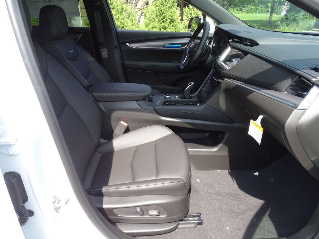 new 2025 Cadillac XT5 car, priced at $43,997