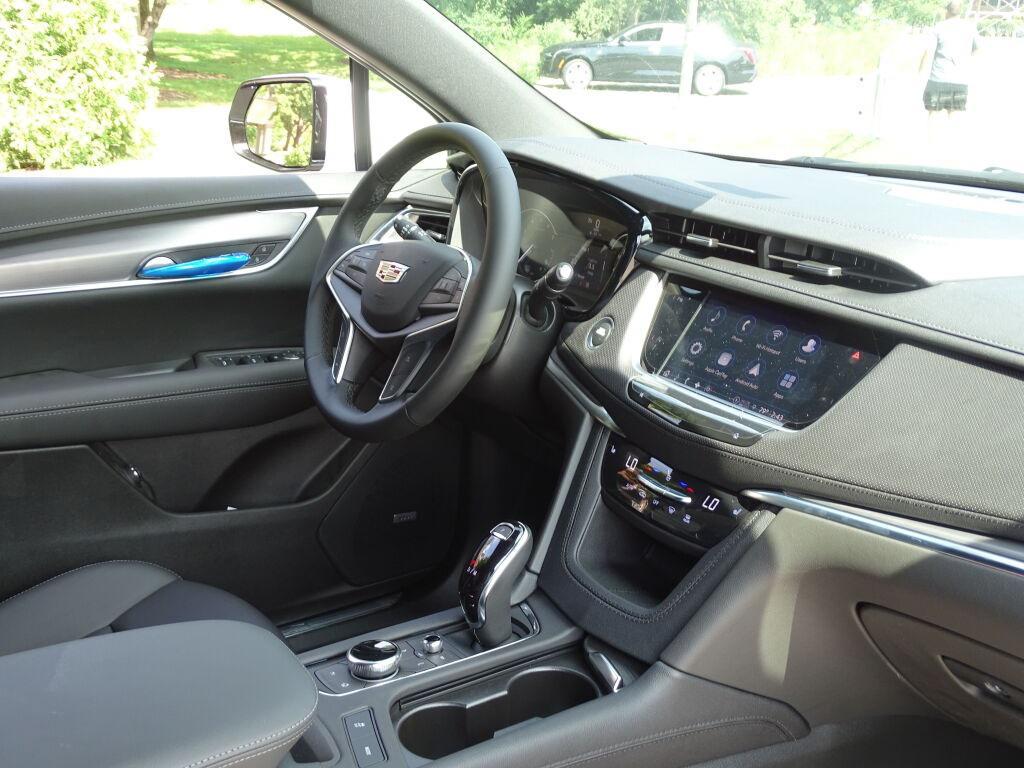 new 2025 Cadillac XT5 car, priced at $43,997