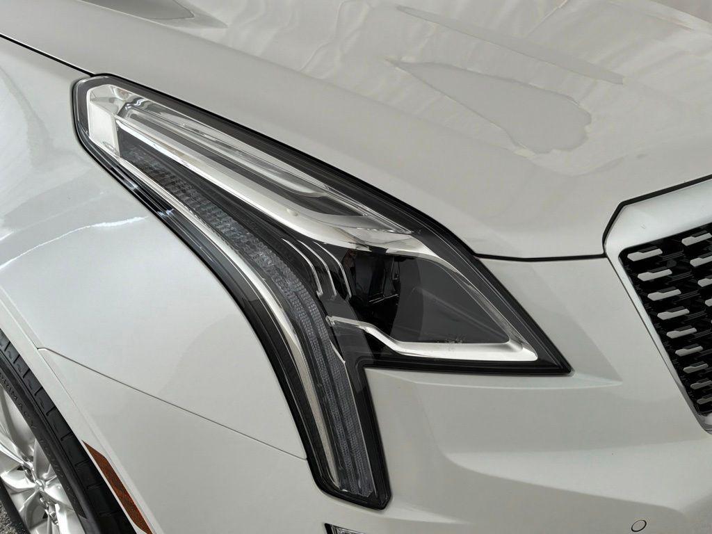 used 2022 Cadillac XT5 car, priced at $28,011