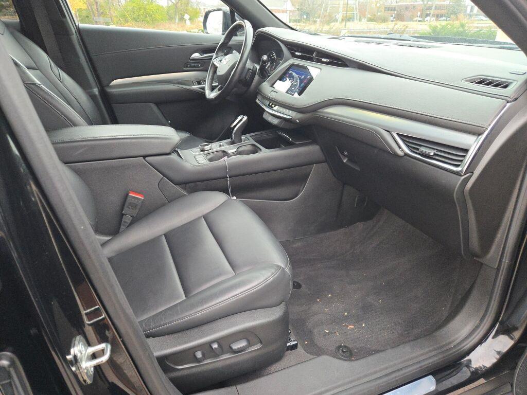 used 2023 Cadillac XT4 car, priced at $22,999