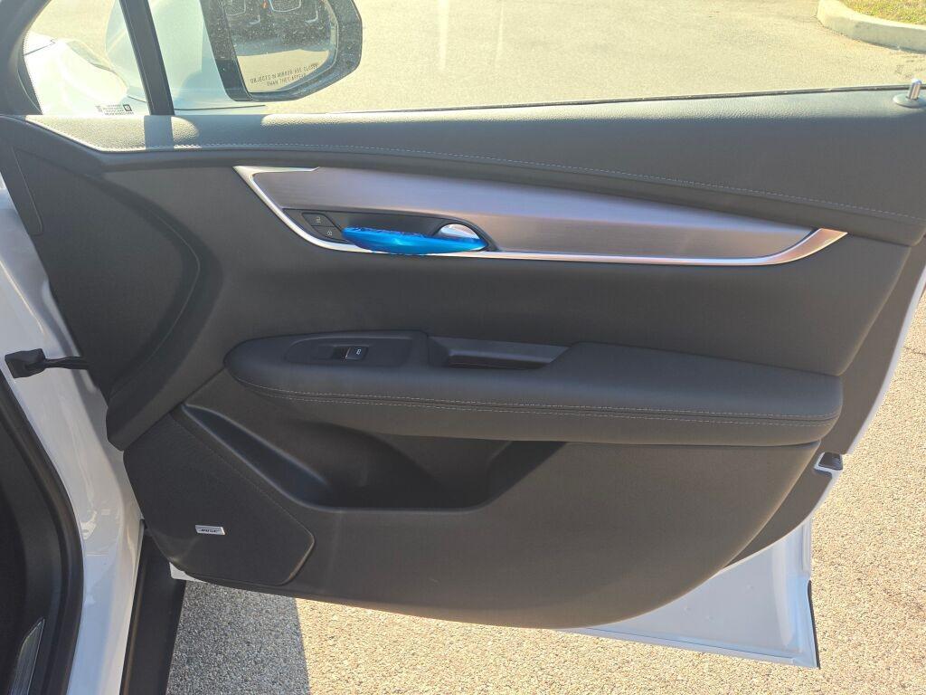 new 2025 Cadillac XT5 car, priced at $44,797