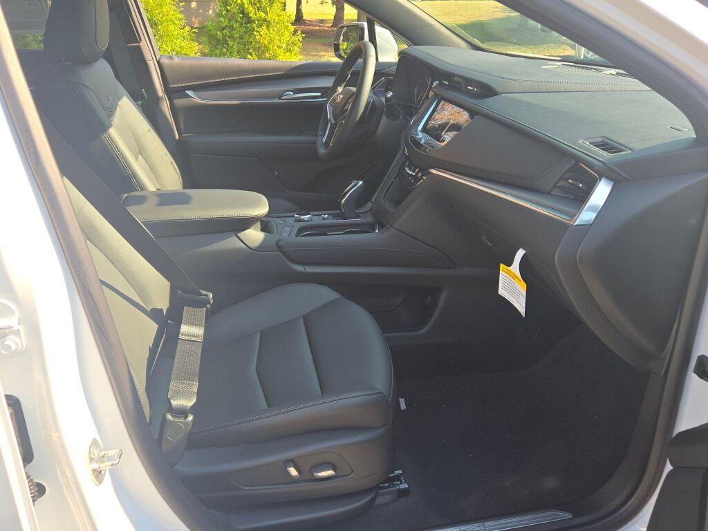 new 2025 Cadillac XT5 car, priced at $44,797
