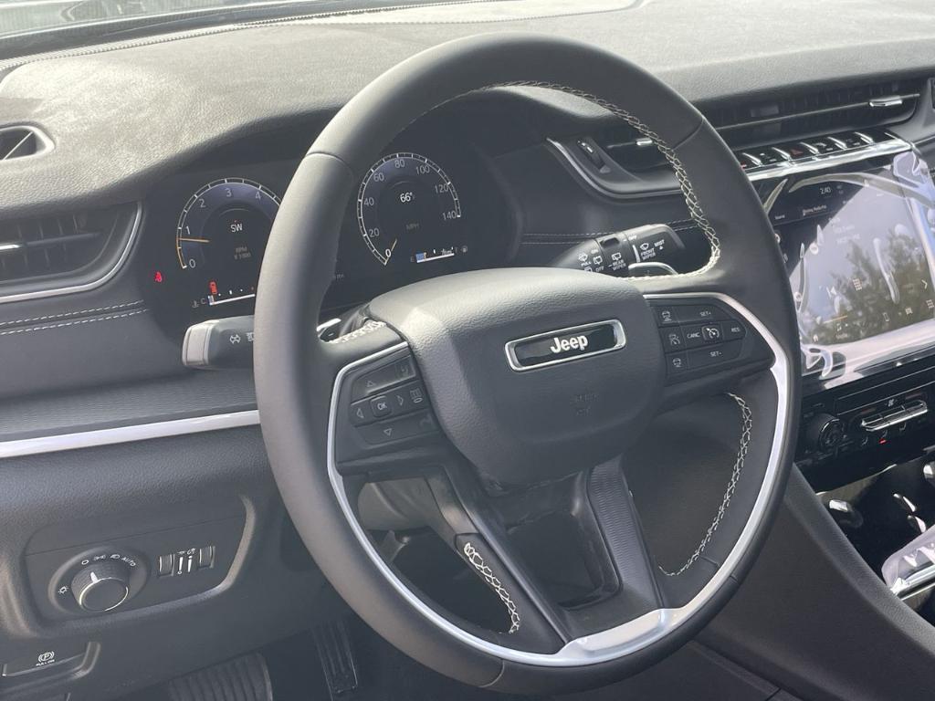 new 2025 Jeep Grand Cherokee car, priced at $40,375
