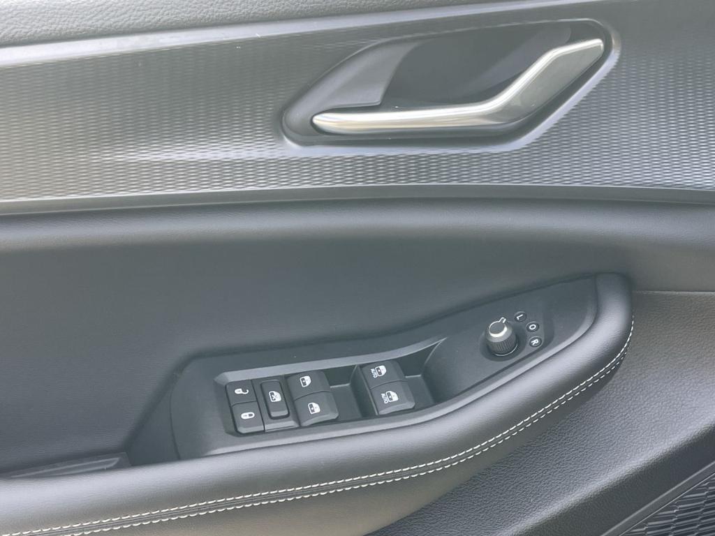 new 2025 Jeep Grand Cherokee car, priced at $40,375