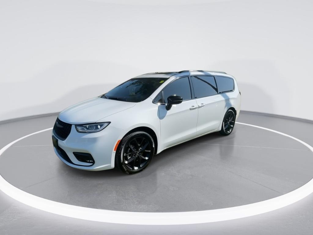 used 2024 Chrysler Pacifica car, priced at $39,999