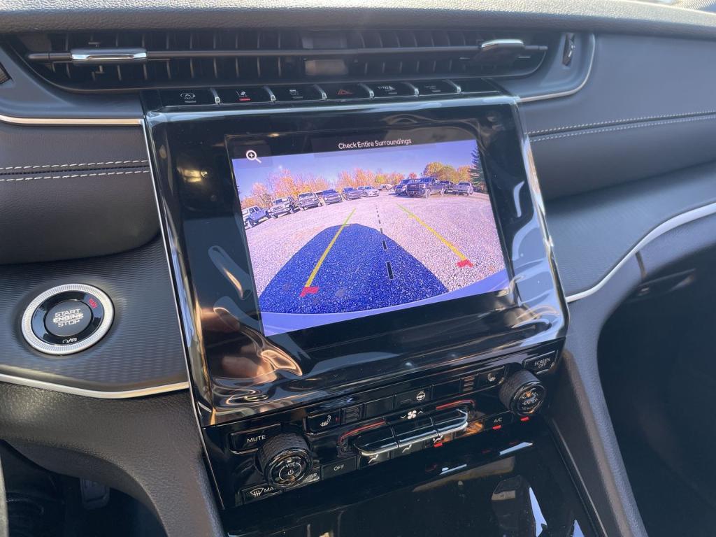 new 2025 Jeep Grand Cherokee car, priced at $45,780