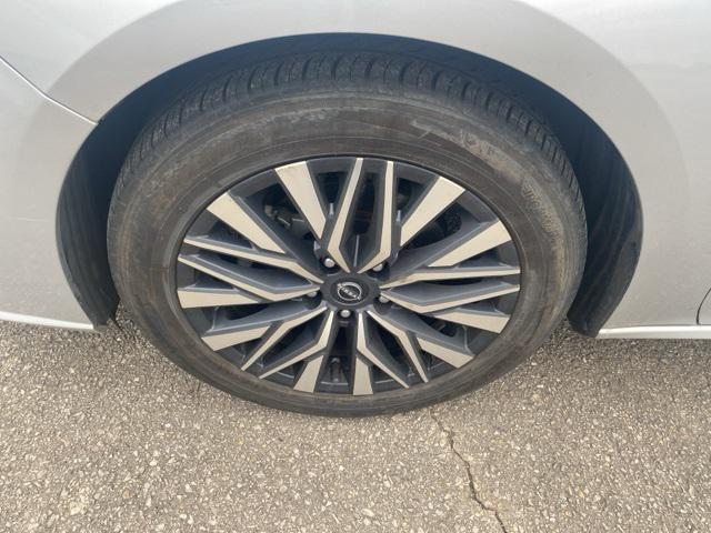 used 2023 Nissan Altima car, priced at $21,900
