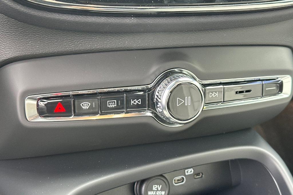 new 2026 Volvo EX40 car