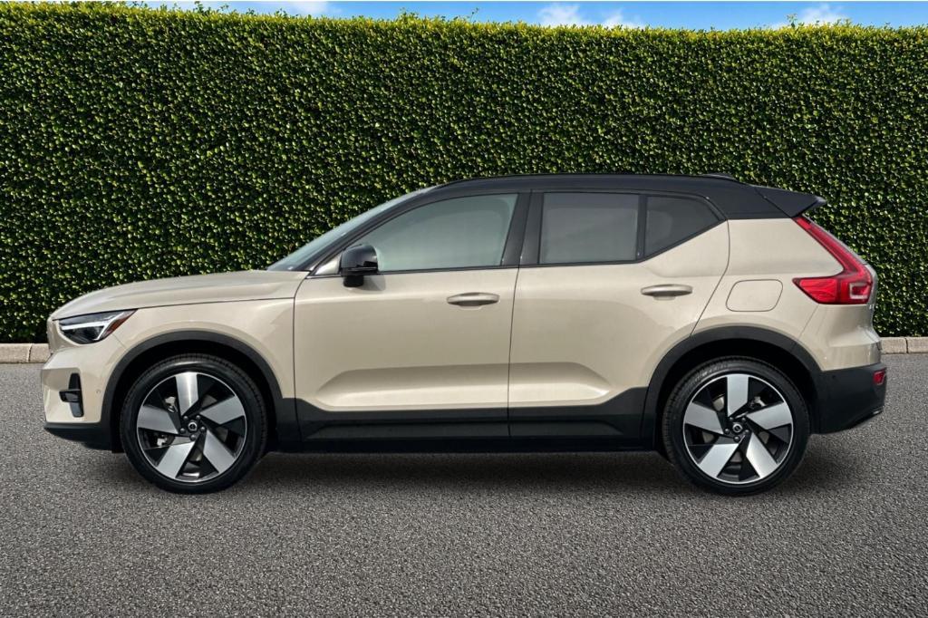 new 2026 Volvo EX40 car