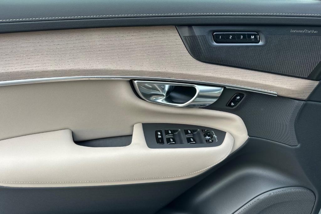 new 2026 Volvo XC90 Plug-In Hybrid car, priced at $76,375