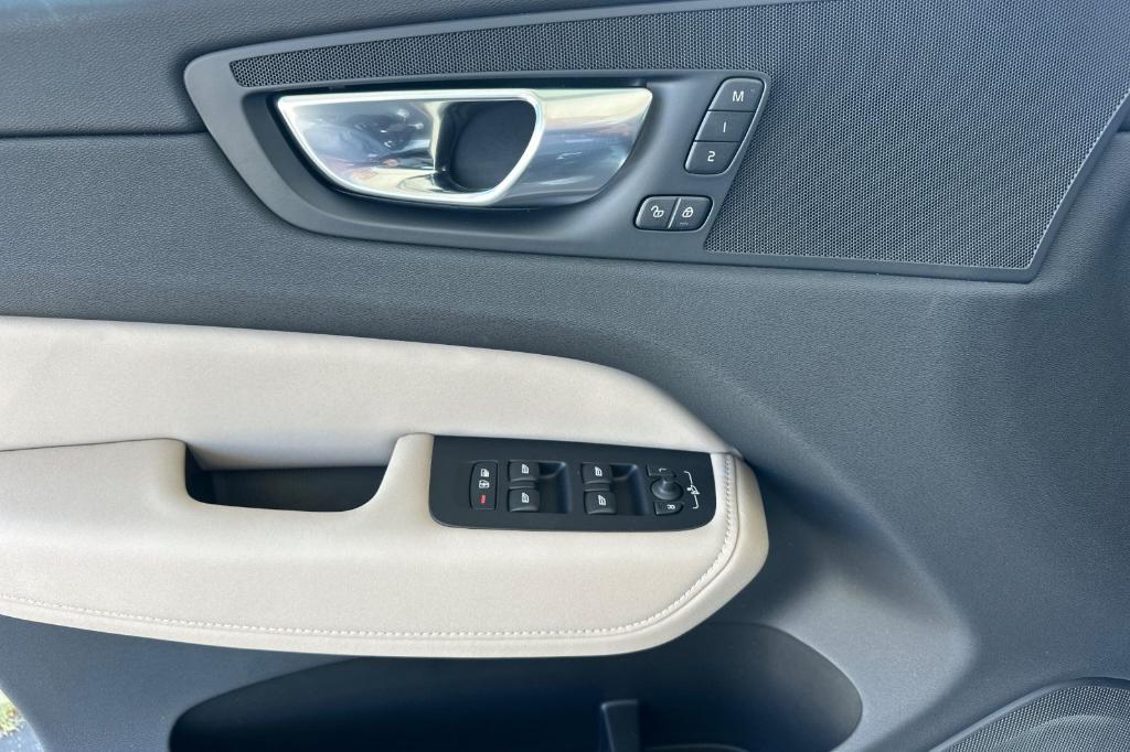 new 2026 Volvo XC60 Plug-In Hybrid car