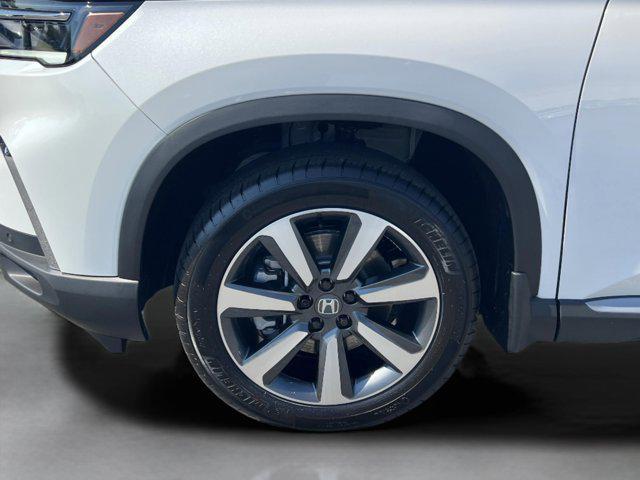 new 2025 Honda Pilot car, priced at $49,405