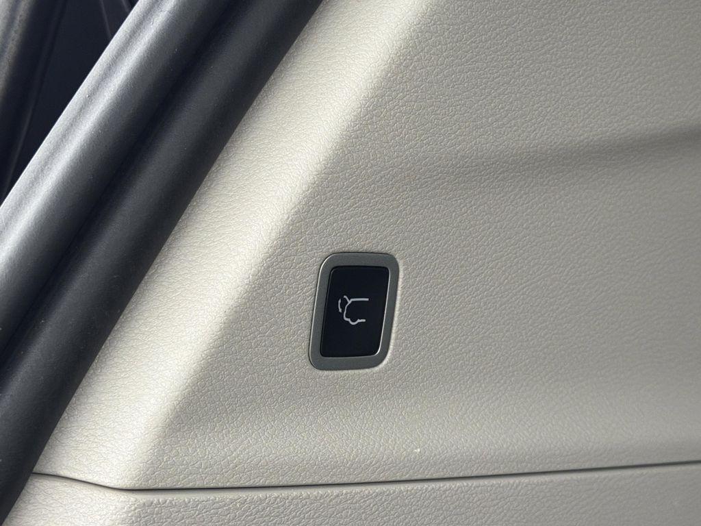used 2023 Chrysler Pacifica Hybrid car, priced at $21,602