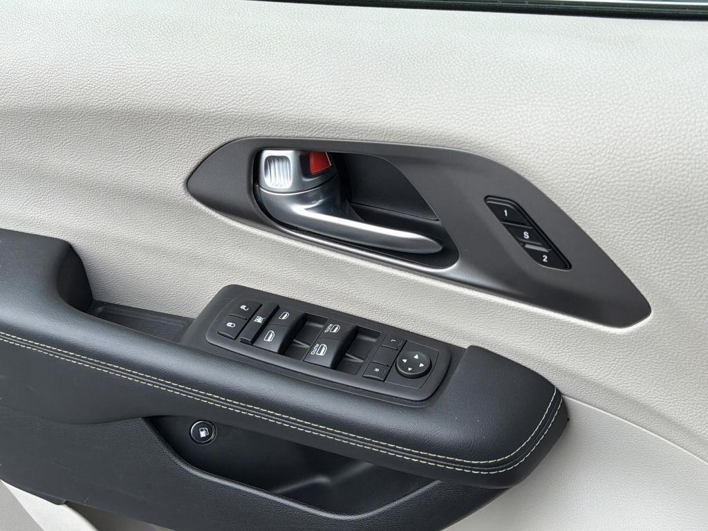 used 2023 Chrysler Pacifica Hybrid car, priced at $21,602