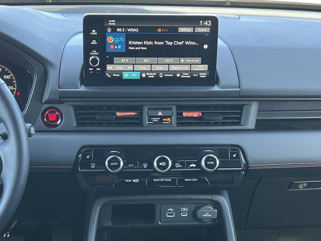 used 2025 Honda Pilot car, priced at $43,917