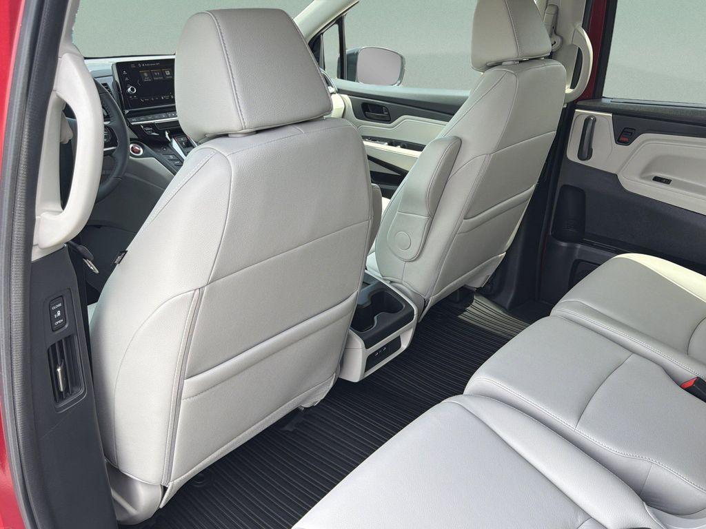 new 2026 Honda Odyssey car, priced at $43,372