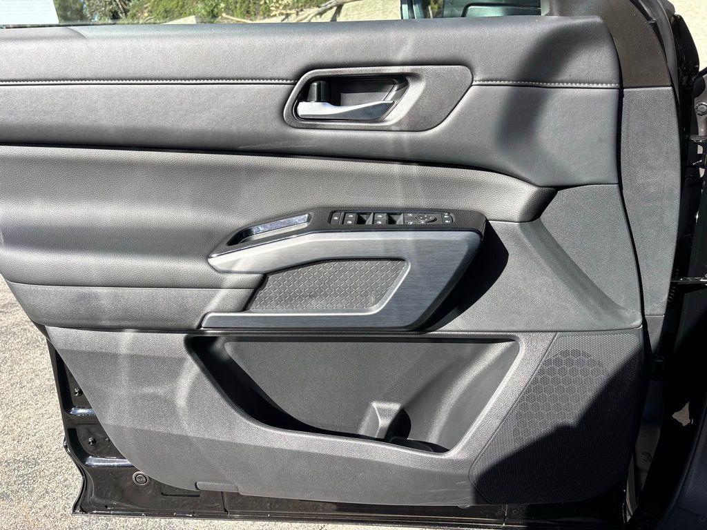 new 2025 Nissan Pathfinder car, priced at $40,425