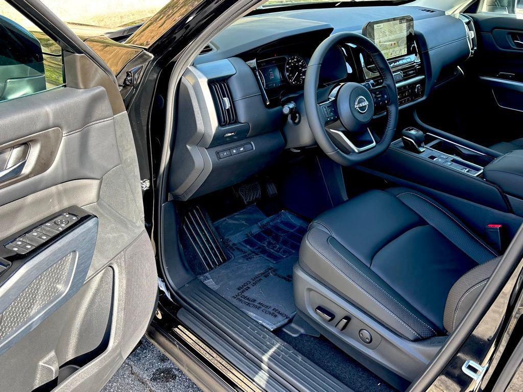 new 2025 Nissan Pathfinder car, priced at $40,425