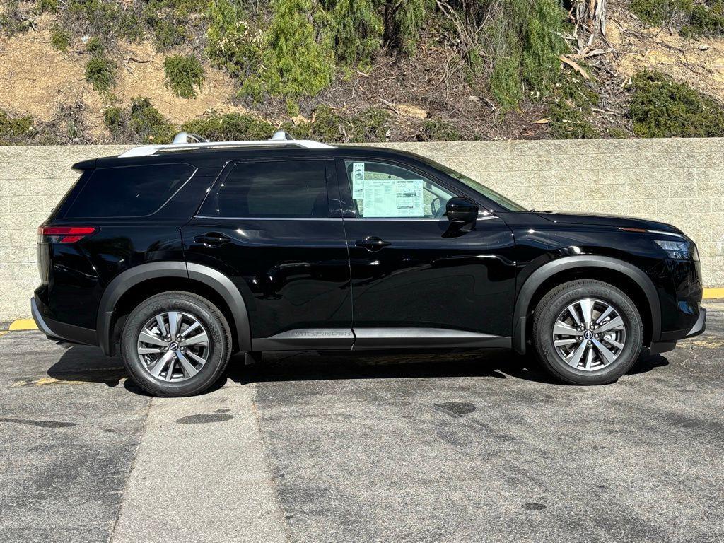 new 2025 Nissan Pathfinder car, priced at $40,425