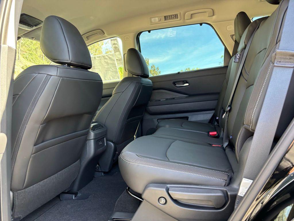 new 2025 Nissan Pathfinder car, priced at $40,425
