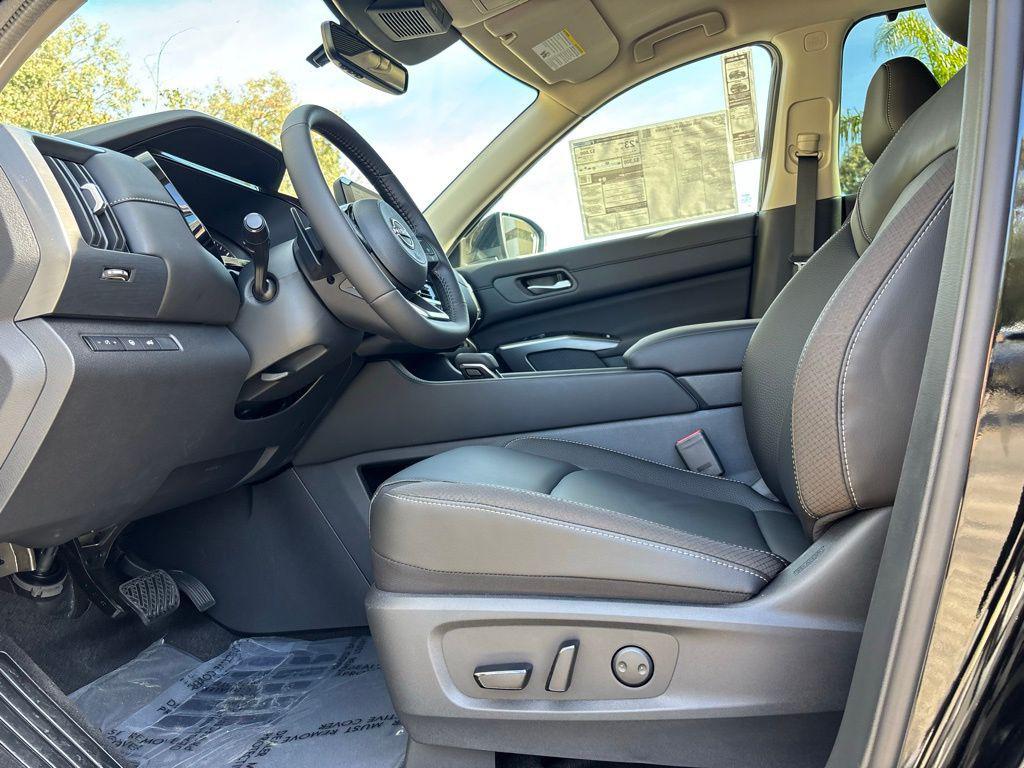 new 2025 Nissan Pathfinder car, priced at $40,425