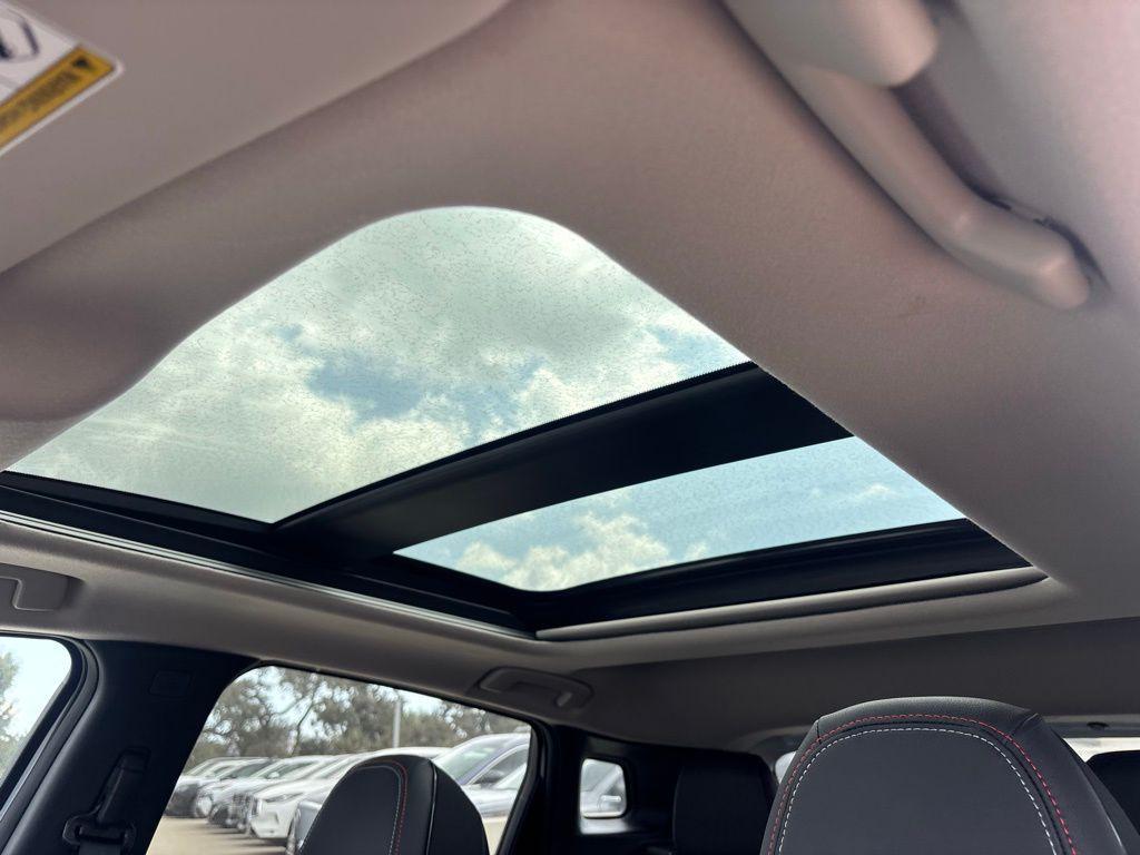 new 2025 Nissan Kicks car, priced at $31,625