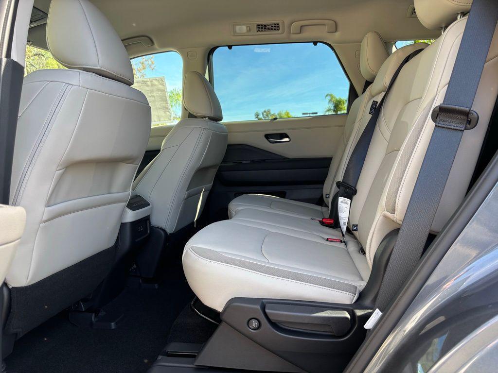 new 2025 Nissan Pathfinder car, priced at $39,210