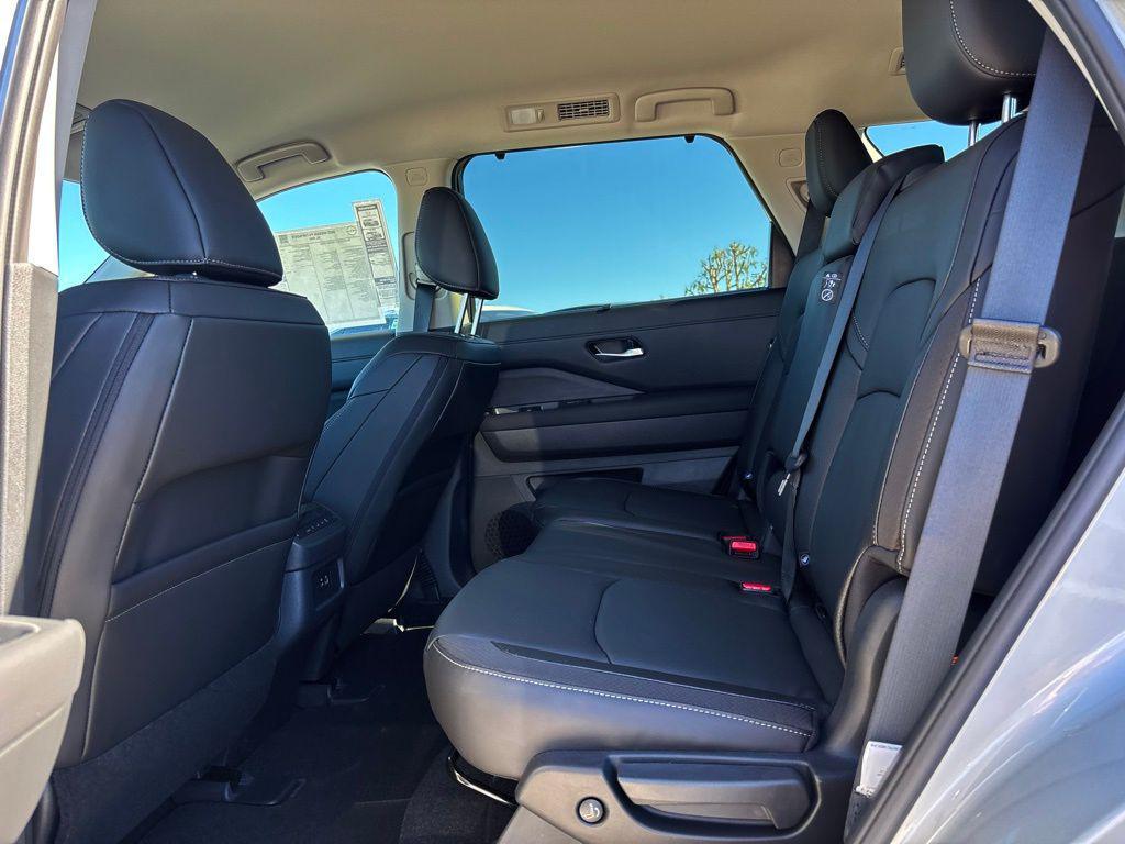 new 2025 Nissan Pathfinder car, priced at $41,960
