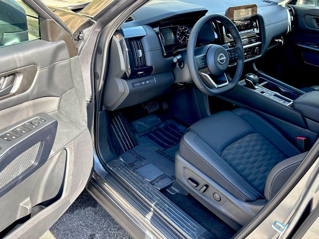 new 2025 Nissan Pathfinder car, priced at $39,375
