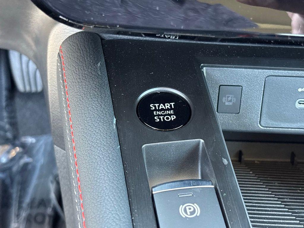 new 2025 Nissan Kicks car, priced at $27,950