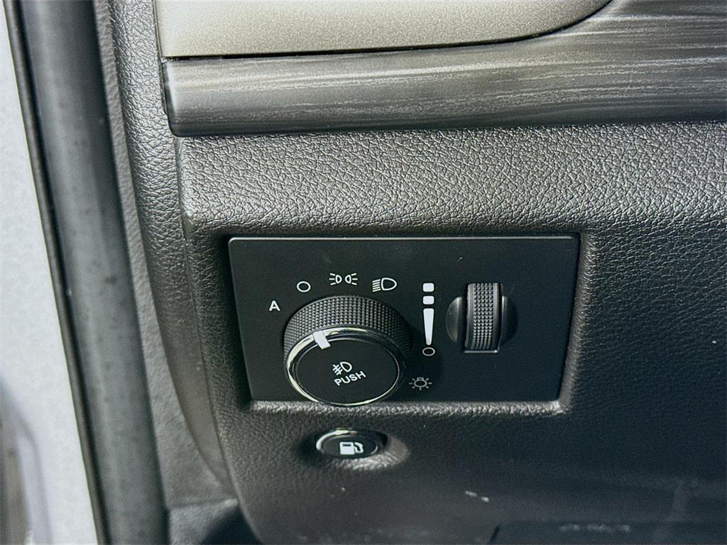 used 2021 Jeep Grand Cherokee car, priced at $21,894