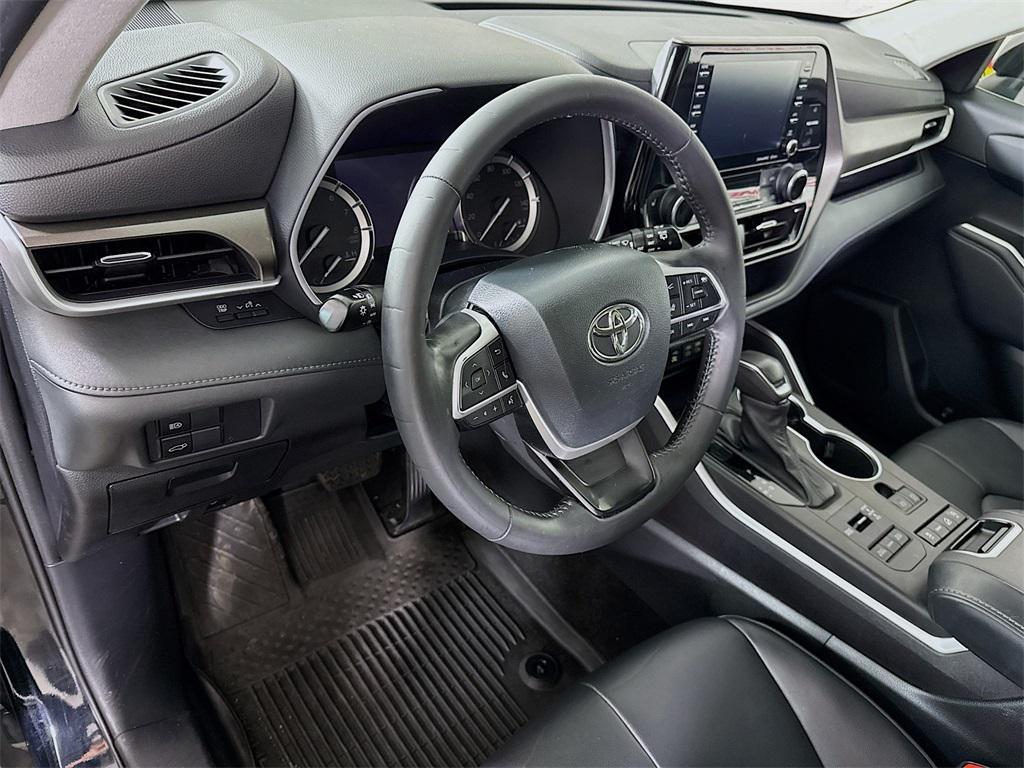 used 2022 Toyota Highlander car, priced at $36,998