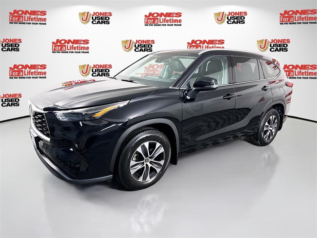 used 2022 Toyota Highlander car, priced at $36,998