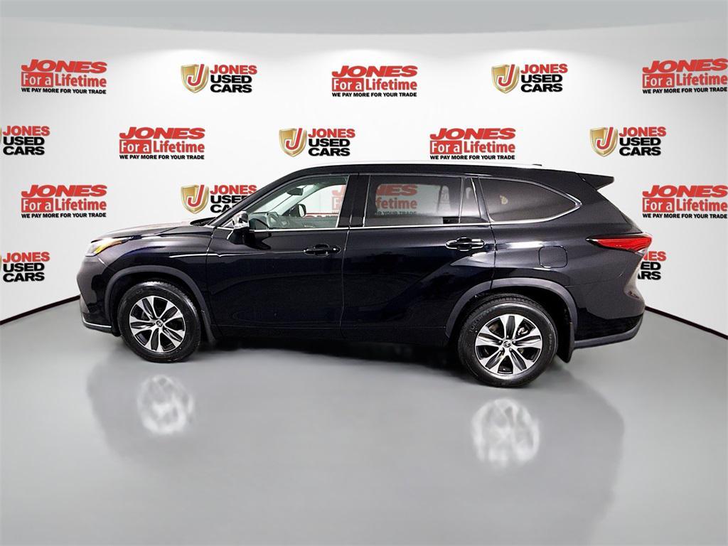 used 2022 Toyota Highlander car, priced at $36,998