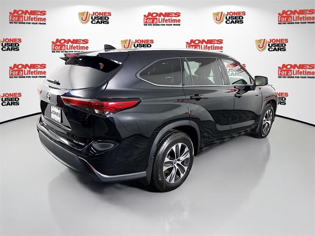 used 2022 Toyota Highlander car, priced at $36,998