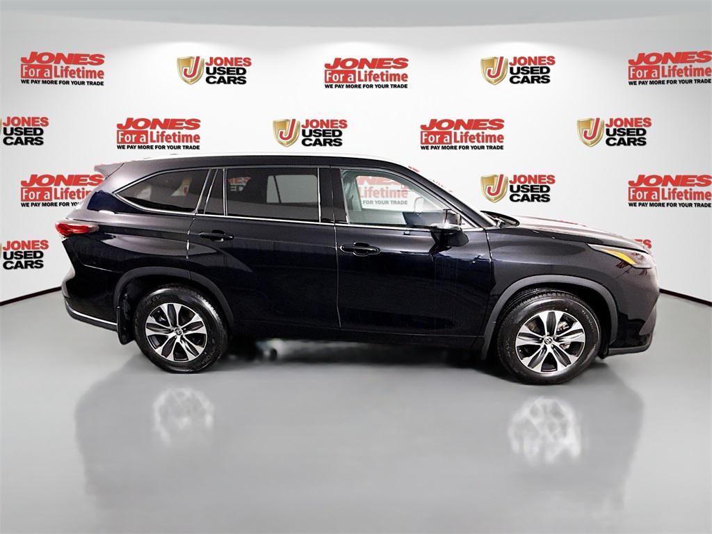used 2022 Toyota Highlander car, priced at $36,998