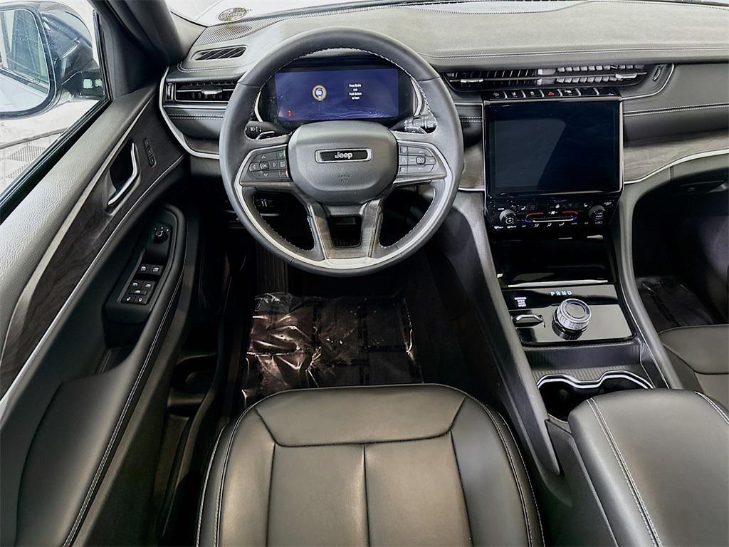 used 2025 Jeep Grand Cherokee car, priced at $39,996