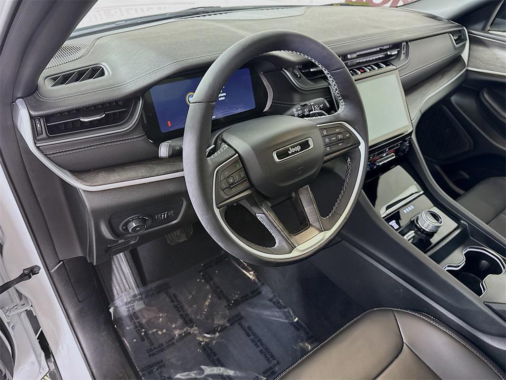 used 2025 Jeep Grand Cherokee car, priced at $39,996