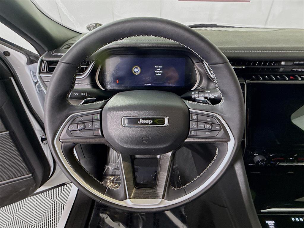 used 2025 Jeep Grand Cherokee car, priced at $39,996