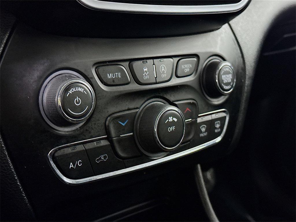 used 2021 Jeep Cherokee car, priced at $21,996