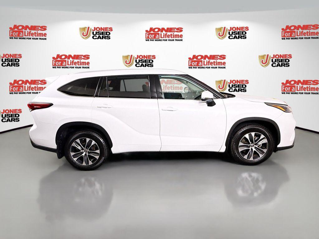 used 2022 Toyota Highlander car, priced at $34,998