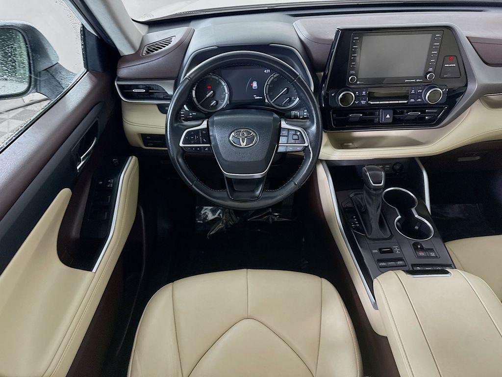 used 2022 Toyota Highlander car, priced at $34,998