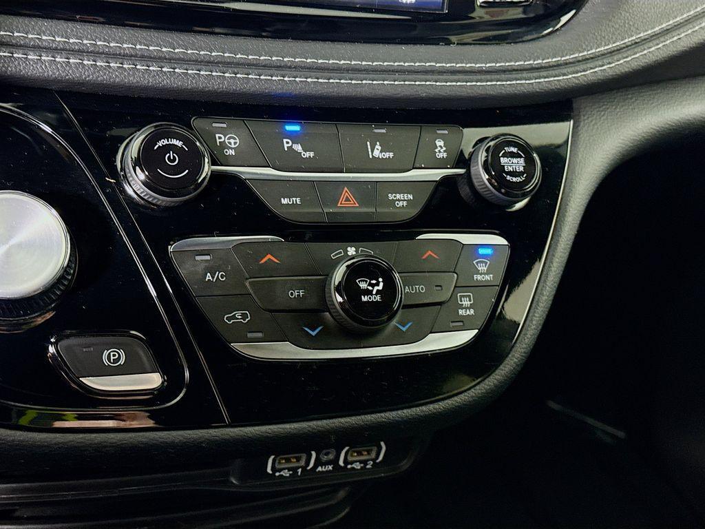 used 2025 Chrysler Pacifica Hybrid car, priced at $35,810